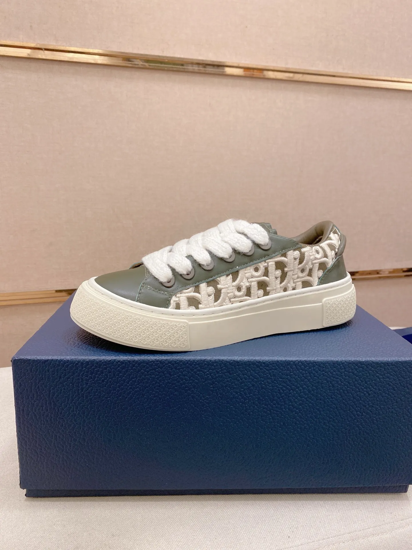 Factory price: 300 Men's shoes 💰[Dior·Dior] Top 🔍Couple style 💏🔍New casual sports style couple shoes, new four-season design, perfect workmanship, lace-up lazy style to create cabinet quality, upper: imported first-layer cowhide, sheepskin lining is soft and comfortable, ultra-light TPU wear-resistant outsole, simple, versatile fashion men's shoes, excellent color code number 35--44
